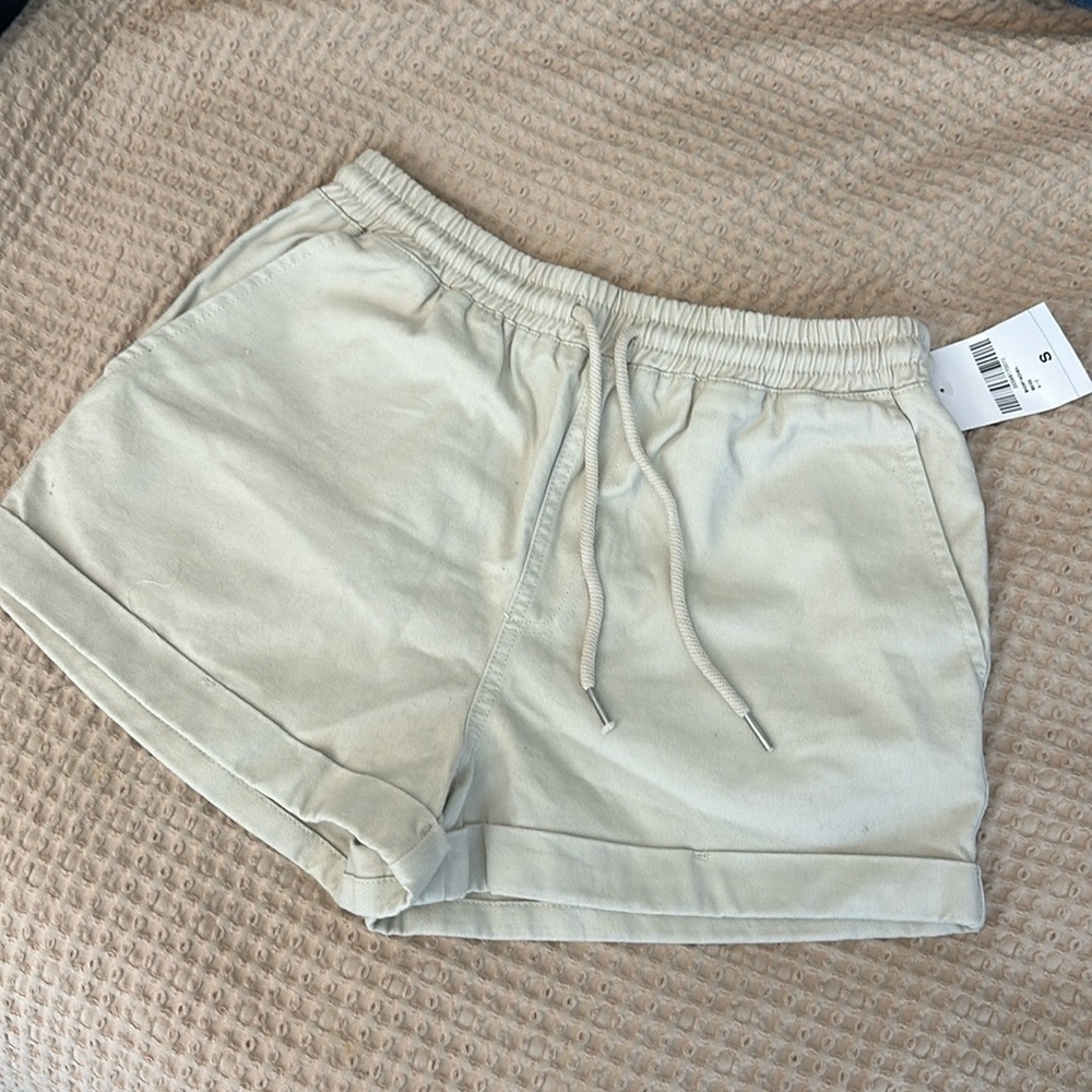F21 NEW Khaki Shorts - Size Small